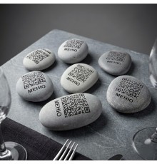 Камень галька с гравировкой