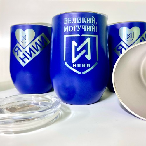 Термокружка Sense темно-синяя с гравировкой логотипа – непротекаемая, вакуумная, в крафте
