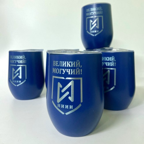 Термокружка Sense темно-синяя с гравировкой логотипа – непротекаемая, вакуумная, в крафте