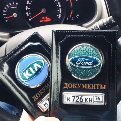 Обложка с номером и логотипом авто