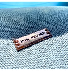 Шильд для одежды с логотипом на заказ 