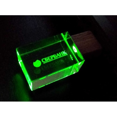 Купить USB-флешка на 32 Гб прямоугольной формы, под гравировку 3D логотипа, материал стекло, с деревянным колпачком красного цвета, зеленый с нанесением логотипа