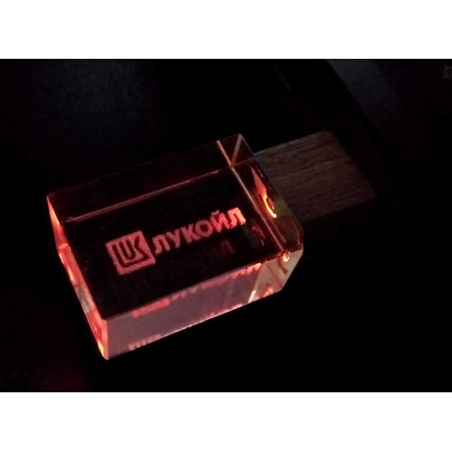 Купить USB-флешка на 64 ГБ прямоугольной формы, под гравировку 3D логотипа, материал стекло, с деревянным колпачком красного цвета, красный с нанесением логотипа
