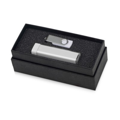 Купить Подарочный набор Flashbank с флешкой и зарядным устройством, белый с нанесением