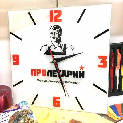 Часы с логотипом