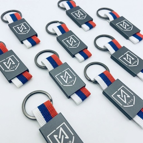 Брелок Триколор с гравировкой логотипа