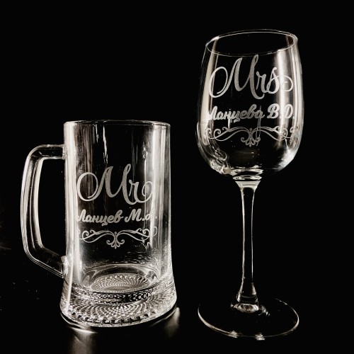 Персонализированные бокал для вина и кружка пивная с гравировкой MR and Mrs – идеальный подарок для молодоженов